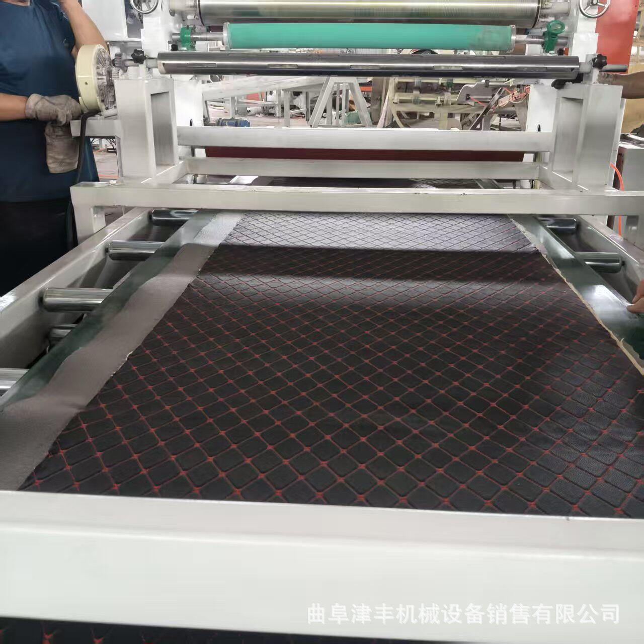 无纺布粘衬胶膜真空贴合压褶机
