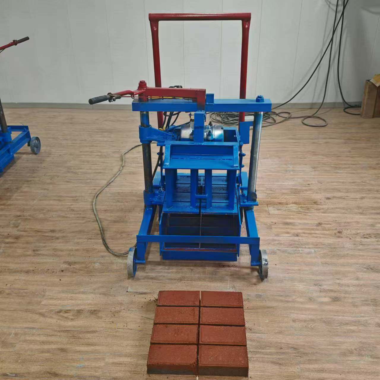 家用两相电小型移动免烧砖机220伏免烧砖机家用建筑简易式打砖机