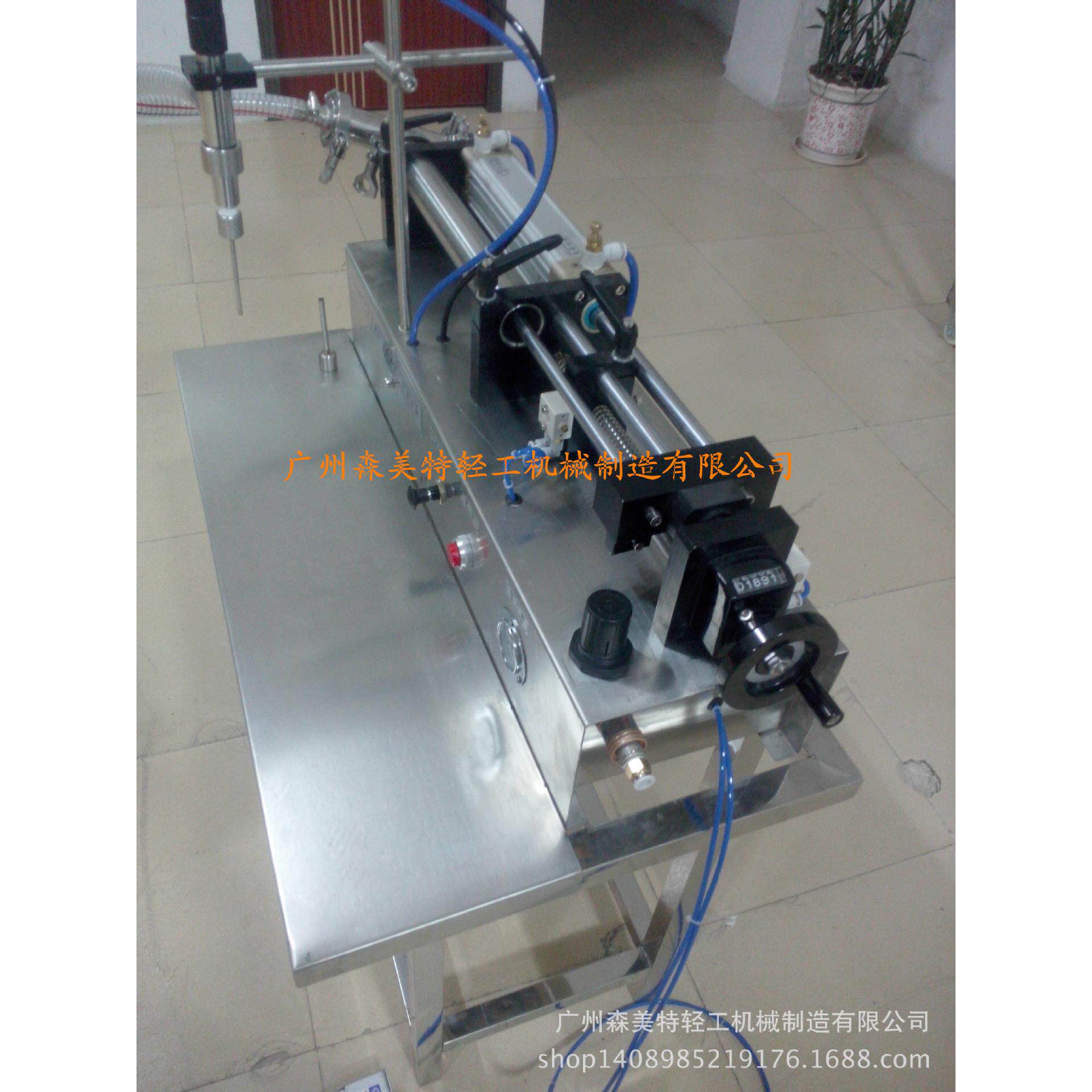 灌装机油类灌装机半自动鲜奶小型定量灌装机酸奶袋装灌装机