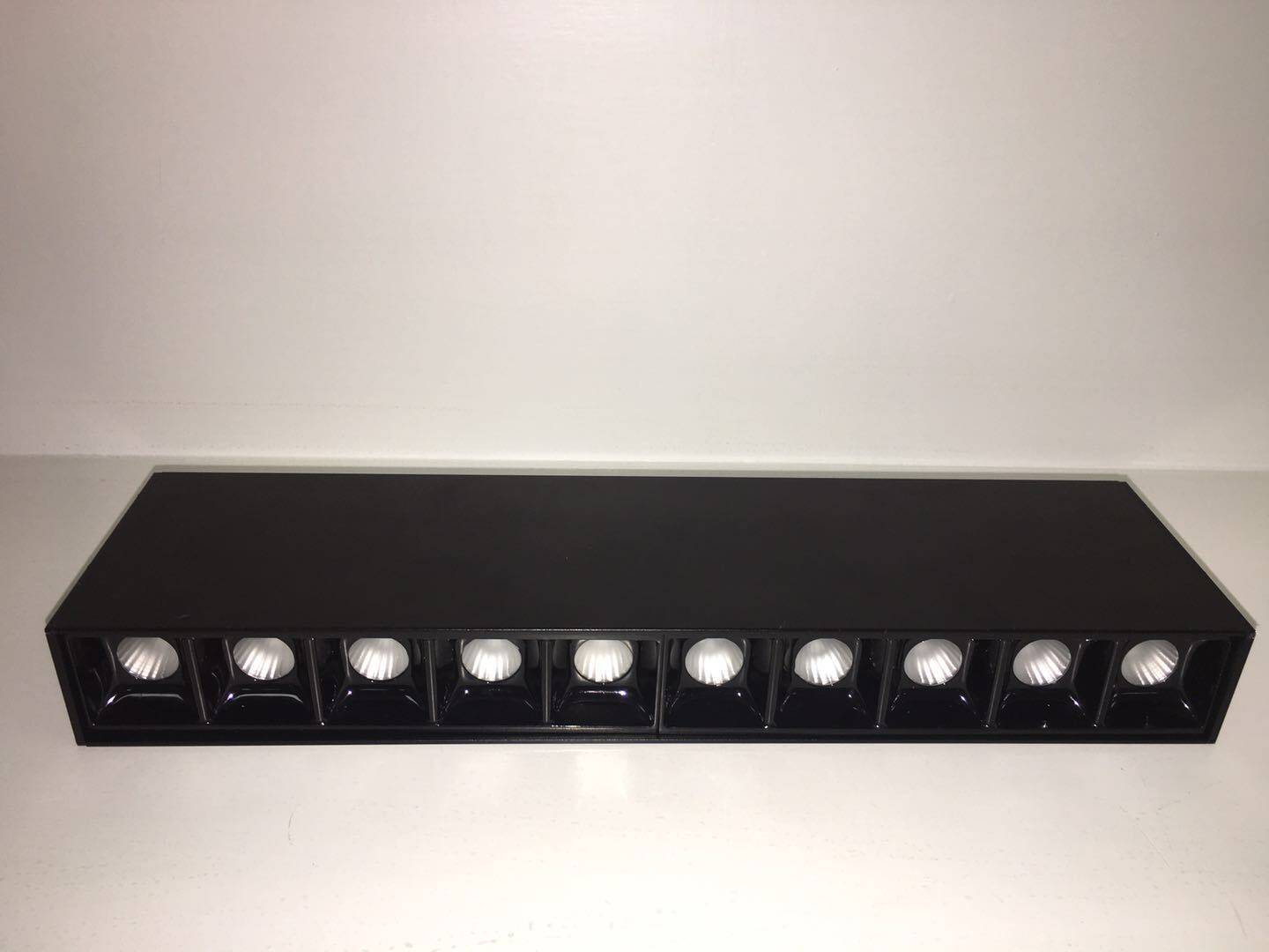厂家直销LED20W明装线条灯 20W线条形筒灯 可做各种调光 显指95