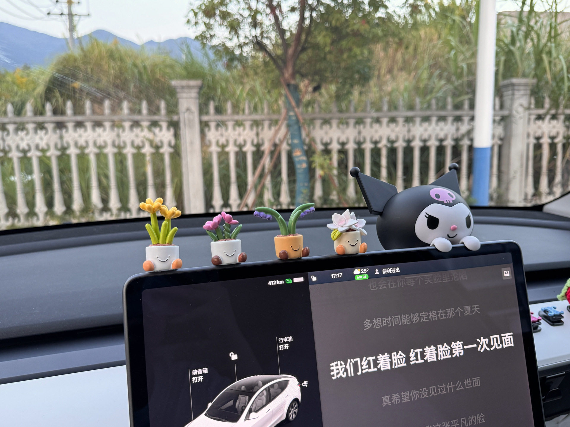 可爱表情花盆小精灵汽车摆件仿真植物盆栽小花车载中控台饰品