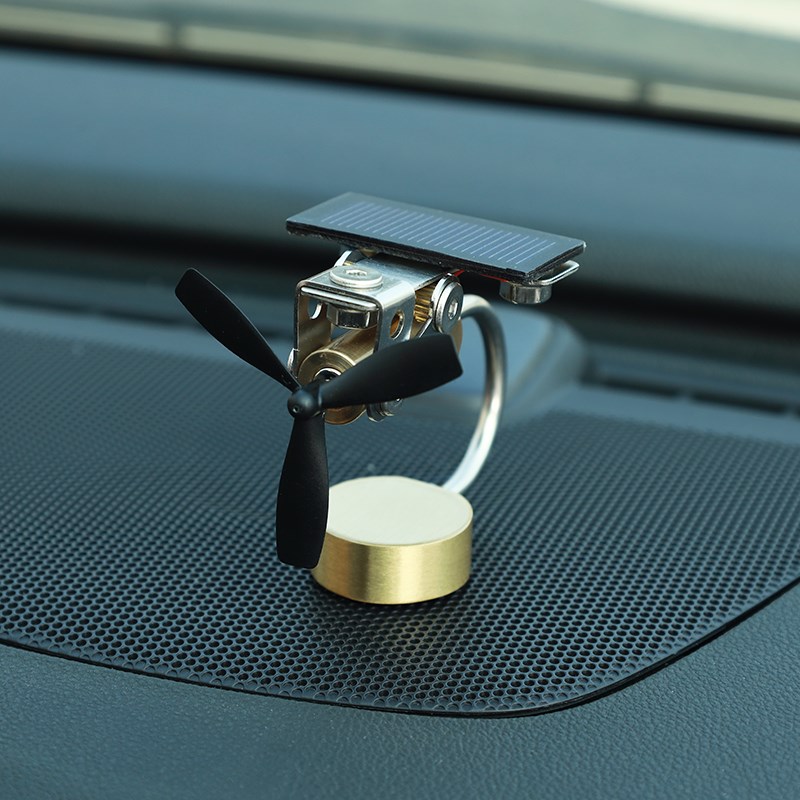 创意高级感汽车装饰中控台太阳能车载摆件黄铜组装旋X转小风车模