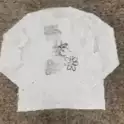 A Long-Sleeved Leaf-Patterned White Long-Sleeved Top