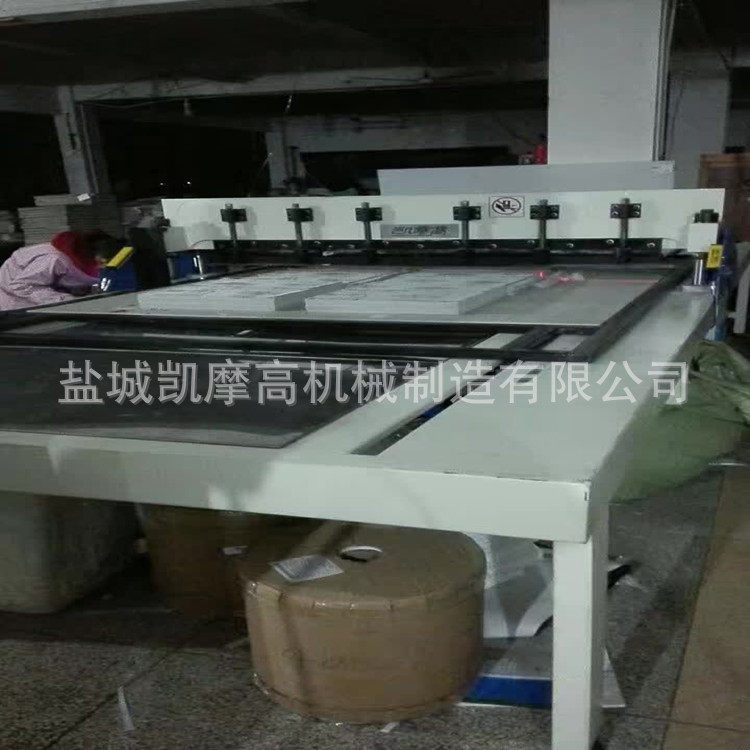 广州狮岭1600新型全自动布样眼镜布无尘布裁切机. 花边机.切布机