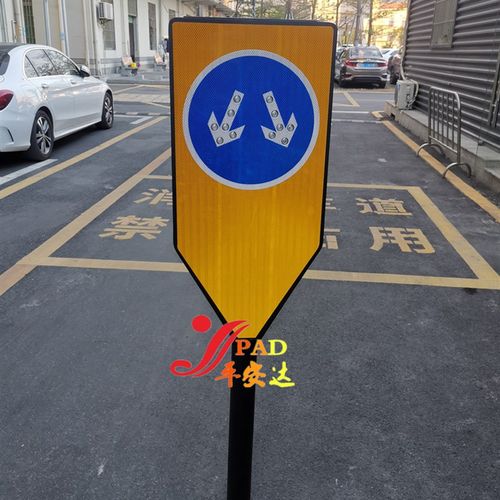 太阳能分道标 道口诱导标志灯 新款分道器 太阳能信号导向箭头灯