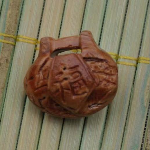 桃木剑 FL-0320锁形桃核生肖 核雕饰品 工艺品 桃木工艺品挂件