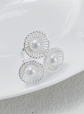 新款小众文艺风格珍珠花朵镂空半圆乐章铃铛灯笼戒指轻奢三朵花