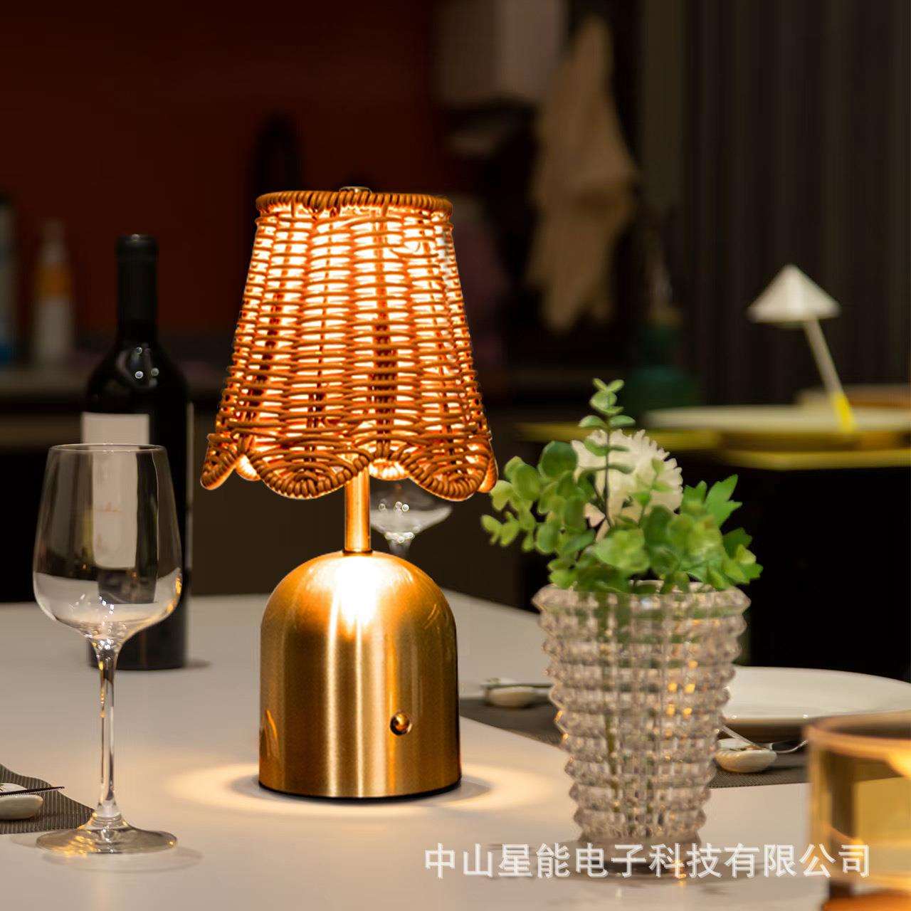 复古金属底座藤灯罩触摸台灯充电台灯床头现代简约餐厅装饰台灯