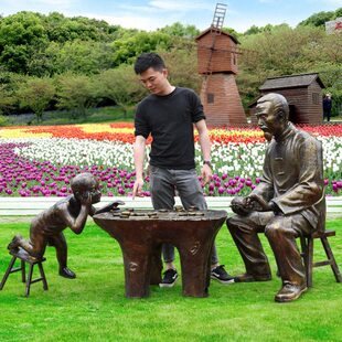古代民俗文化弹三弦祖孙下象棋理发唱曲仿铜人物雕塑户外景观摆件
