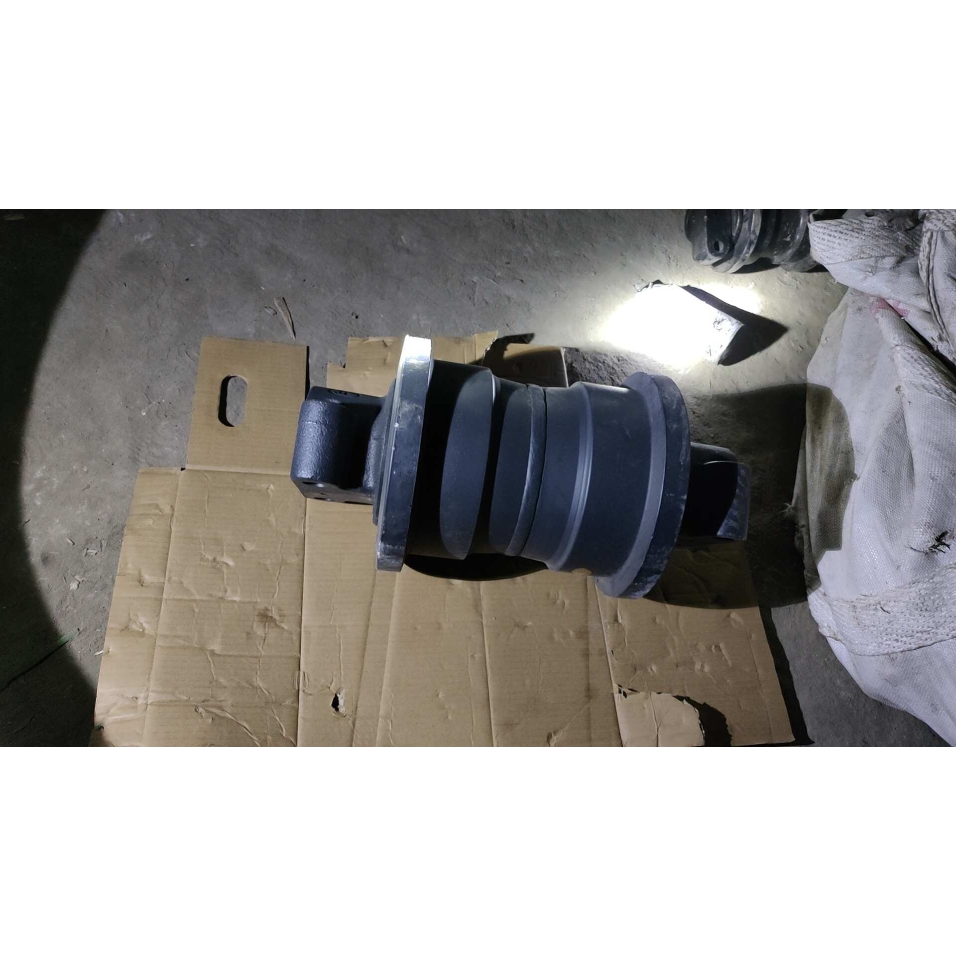 DX520LC-9C挖掘机支重轮引导轮底盘件DX5600LC四轮一带履带总成链