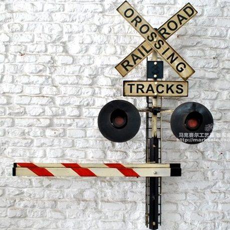 复古怀旧铁艺酒吧装饰品火车道路牌警示牌创意墙面挂饰背景墙挂饰