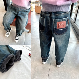 柔软有型~男童一体绒皮标牛仔裤2023冬季新款儿童加绒加厚裤子潮