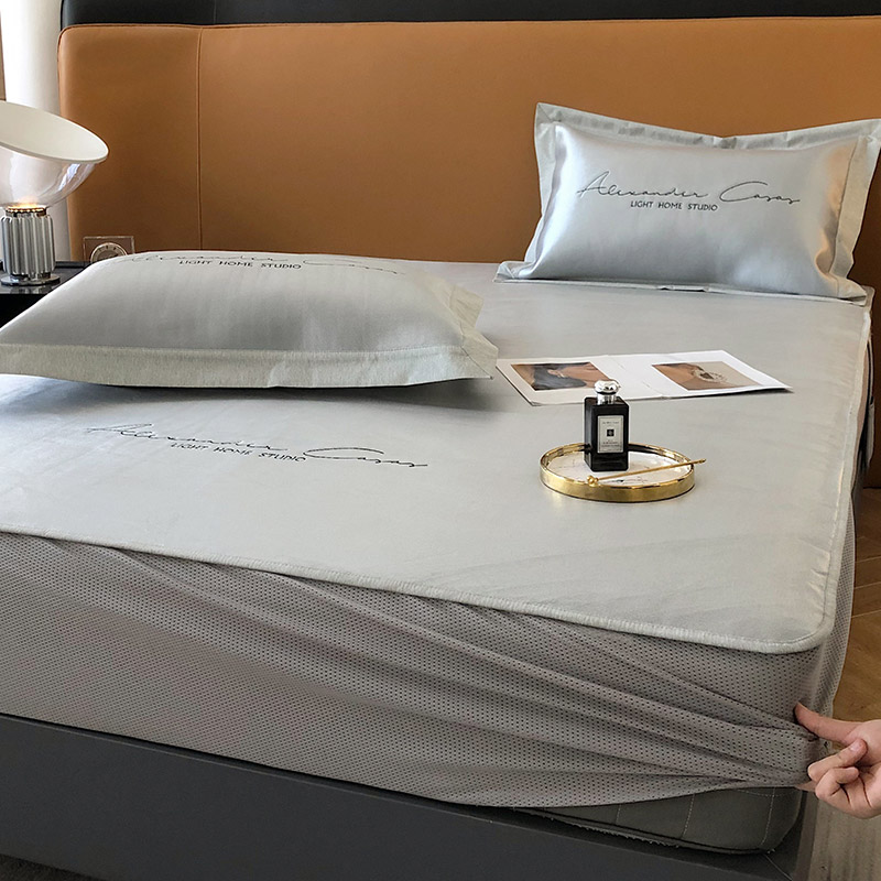 夏季极简风字母刺绣冰丝凉席三件套可水洗折叠裸睡防滑1.8m空调席