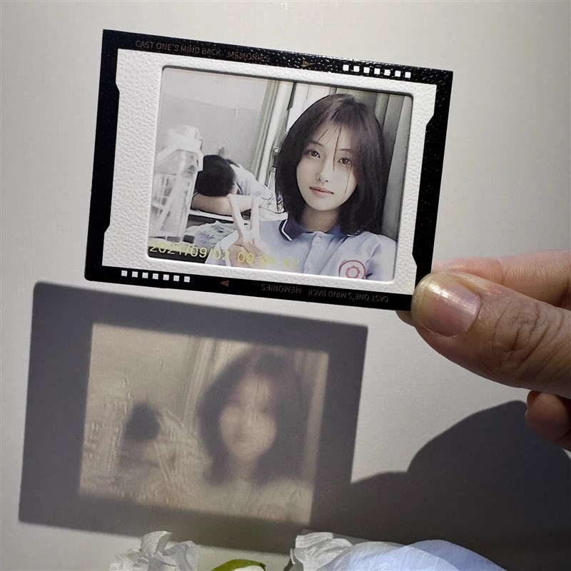 拍立得加厚反转胶片框片夹明信片应援自粘卡精致生日礼物相框