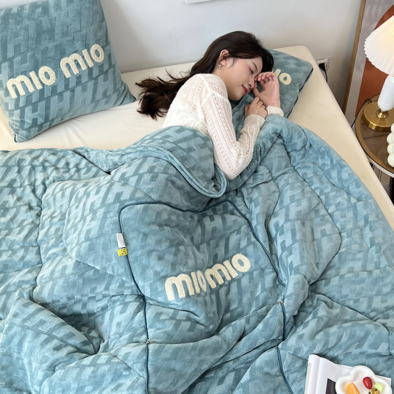 加绒加厚保暖车内k抱枕被子两用办公室午睡枕头二合一新款摺叠冬