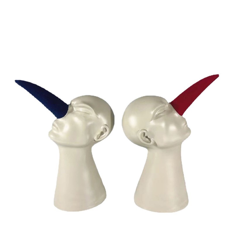 现代简约抽象人物长鼻子摆件 样板间售楼处Q客厅书房创意饰品