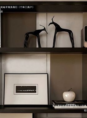 样板间会客厅简约书桌书房现代装饰画轻奢摆件装饰品书柜