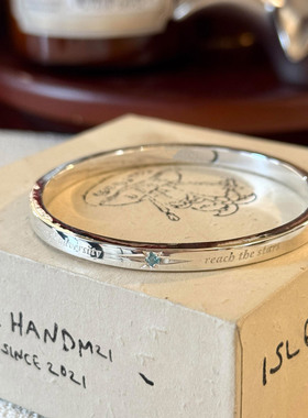 银色八芒星雕刻英文字母手镯女款