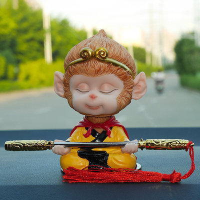 个性汽车摇头公仔车载孙q悟空摆件中控台车内创意树脂装饰可搭精