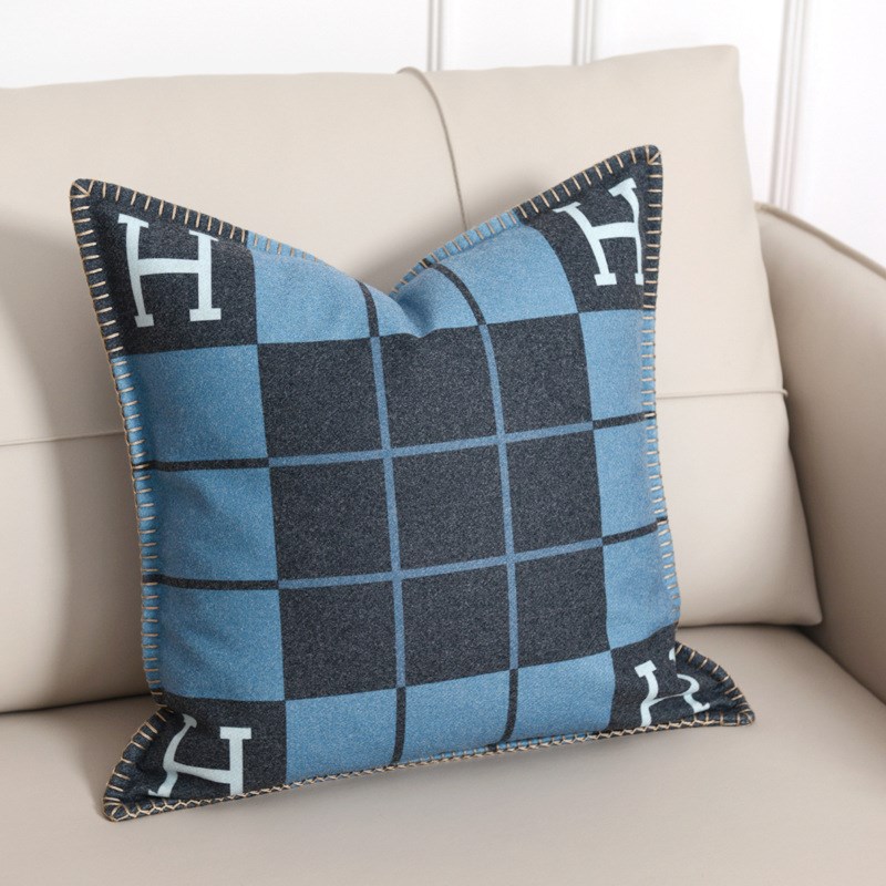 轻奢H字母双面呢锁边工艺方抱枕 D客厅沙发舒适护腰枕靠垫可代发