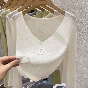 2024薄款V领针织开衫女外套夏季外搭宽松短款冰丝防晒衫披肩上衣