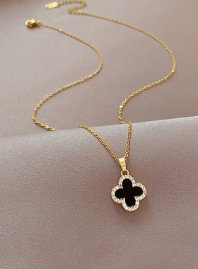 周‍大­褔18k金四叶草项链女