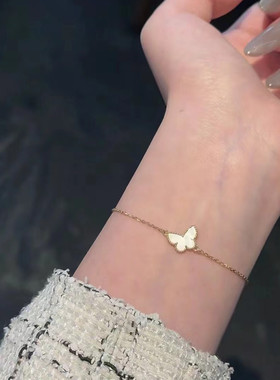 高版本蝴蝶手链女镀18k金轻奢小众精致高级感单钻镶嵌三叶草手饰