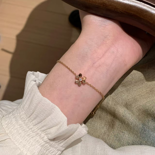 轻奢三叶草手链女高级感小众设计镀18K玫瑰金红玉髓气质百搭手饰