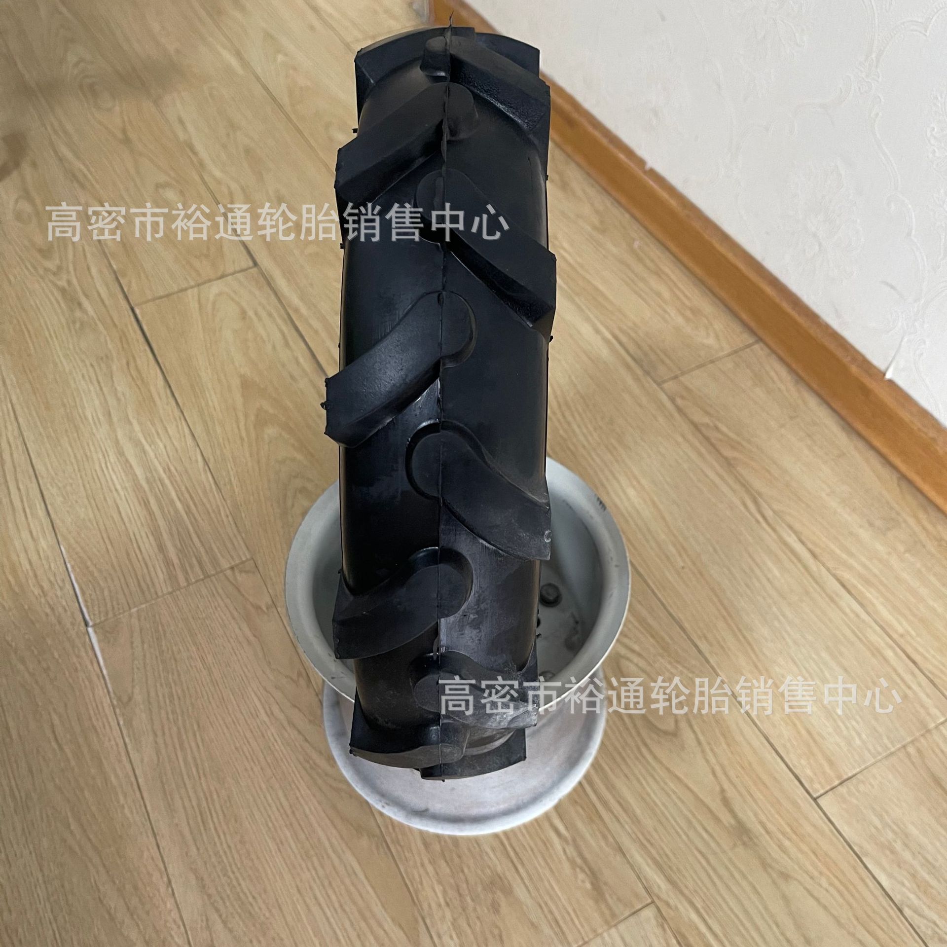 农用拖拉机人字轮胎配钢圈