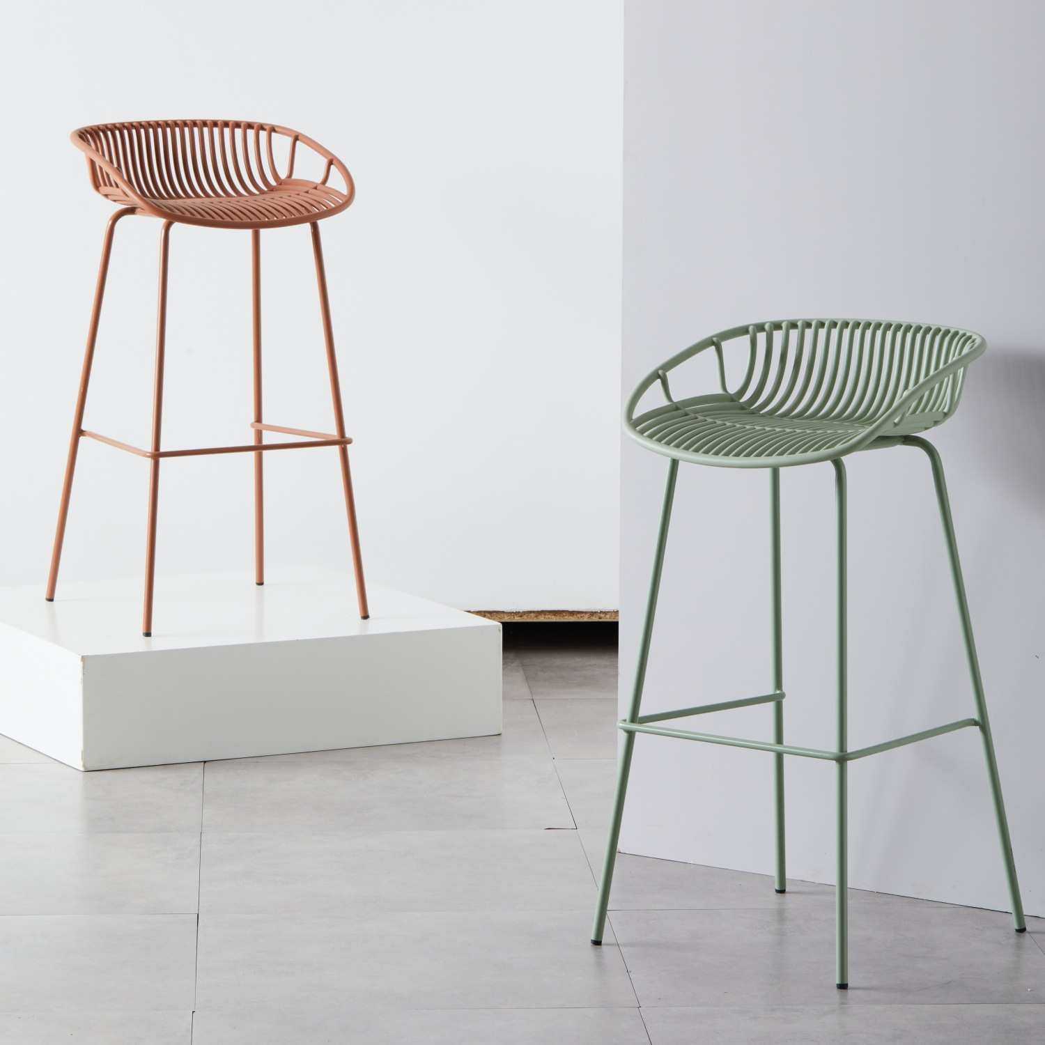 北欧铁艺高脚凳55cm网红金属吧凳庭院吧台椅酒吧家用塑料镂空吧椅