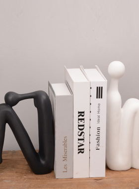 北欧简约书房书架抽象人物摆件创意办公室书柜书挡U桌面酒柜装饰