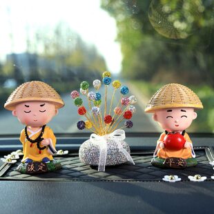 内装饰用品摇头中控台摆件大全淡定小汽车男平安车载摆件和尚香薰