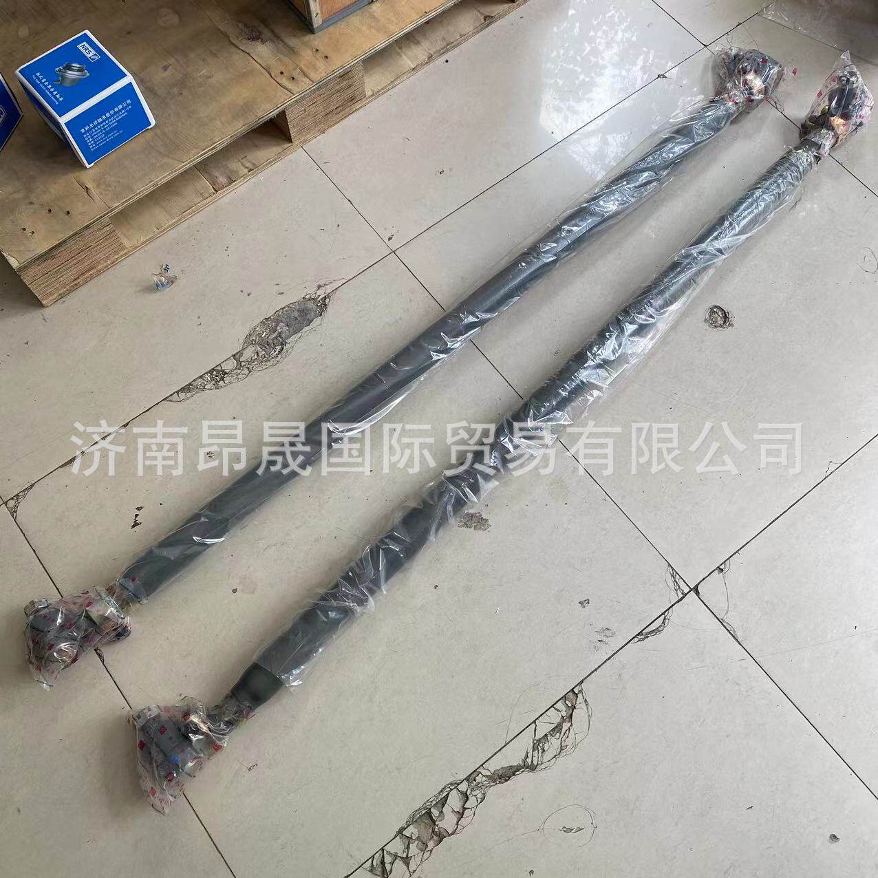 重汽HOWOT7H汕德卡C7HC9HG7豪瀚配件AZ4095435001转向横拉杆