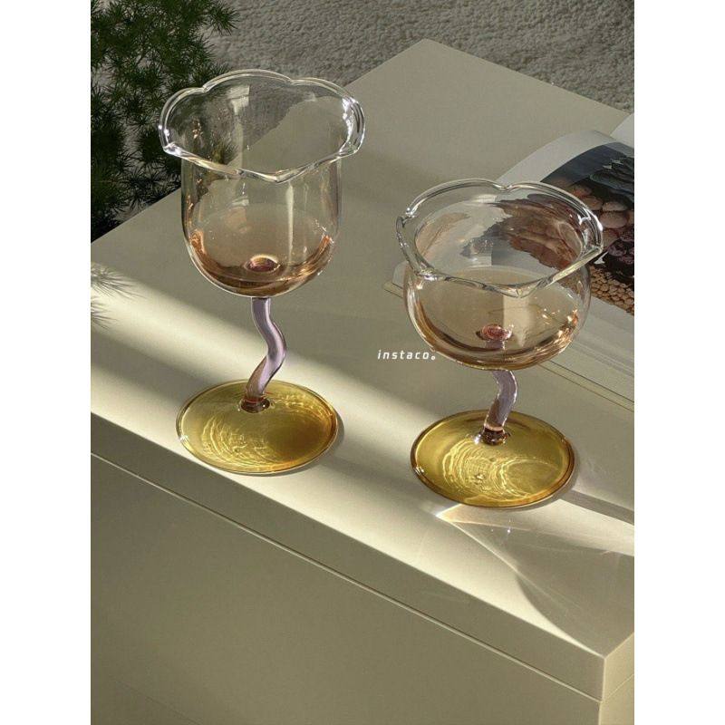 新款彩色铃兰花边玻璃杯高级感网红水杯高脚波浪边创意香槟杯