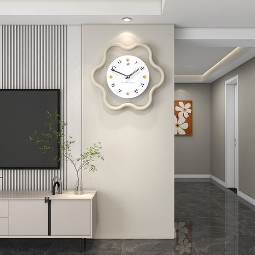 2025新款奶油风创意挂钟客厅现代简约家用时钟挂墙网红高级钟表