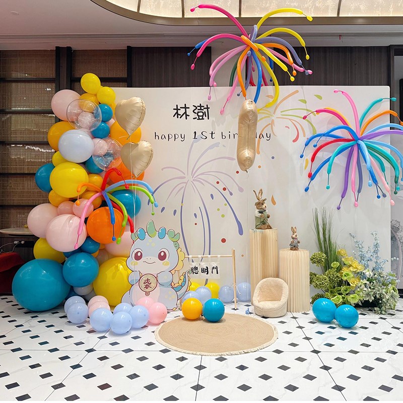 多巴胺新款龙宝1周岁抓周背景定制KT板派对O氛围场景装扮气球布置