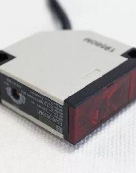 30-1E3JK 光电开关漫反射M 24VDS米30厘检测  漫反射  DC12V方形