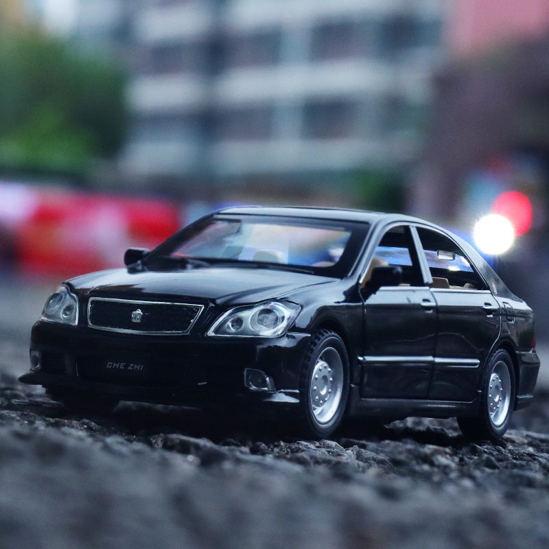车致1/32丰甜皇冠合金汽车模型回力声光玩具轿车仿真金属车盒装