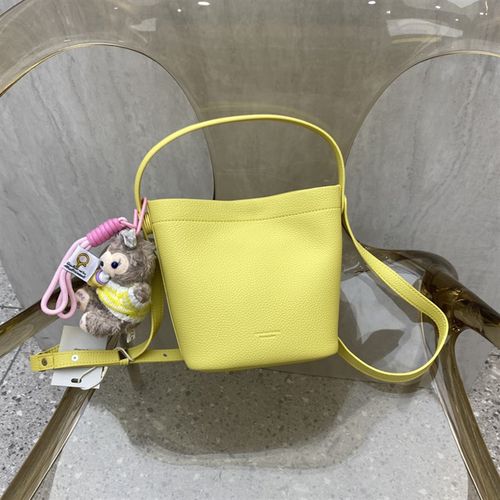 2025新款时尚荔枝纹手提水桶包女小众休闲百搭娃娃挂件单肩斜挎包