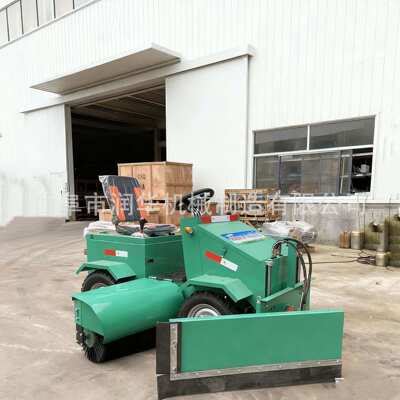 润华养殖牛羊电动推料车圈舍剩余草料收集车自走式草料剩料清扫机