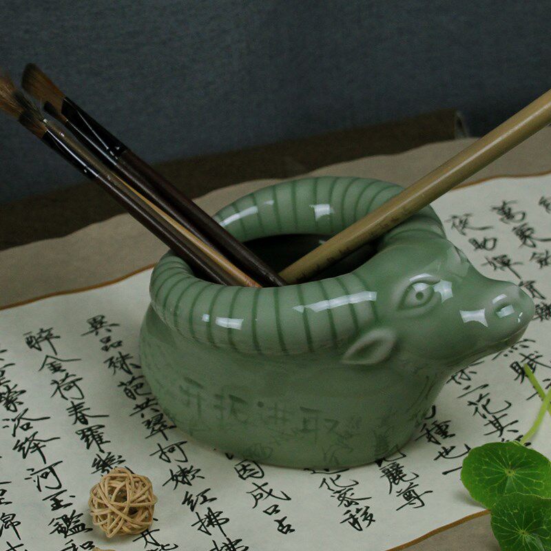 汝瓷陶瓷笔筒动物牛蛇鼠生肖桌面收纳书房简约中式创意工艺品摆件