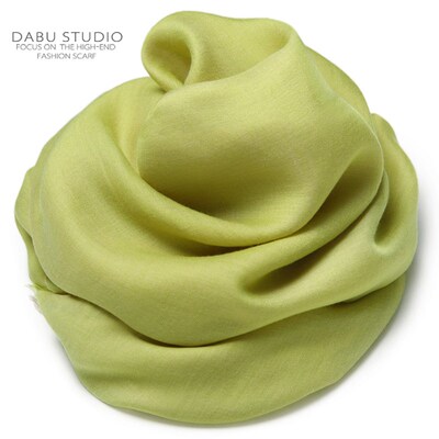 胜似戒指羊绒!满眼新鲜感若草黄双面双色丝薄大尺寸柔软丝巾春夏