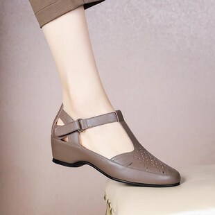 2025年女鞋新款包头凉鞋女夏季百搭中跟坡跟妈妈鞋镂空大码鞋真皮