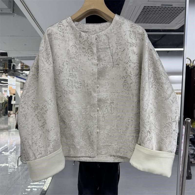 国风女装外套2025年春装新款缎面提花圆领单排扣翻边袖新中式百搭,女装/女士精品,短外套,淘宝优惠券,粉丝福利购,淘宝优惠卷