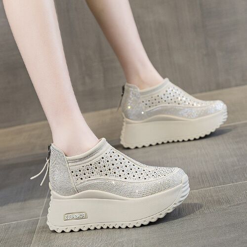 米色镂空洞洞带钻凉鞋女款透气2025夏真皮超火女式休闲增高鞋软底