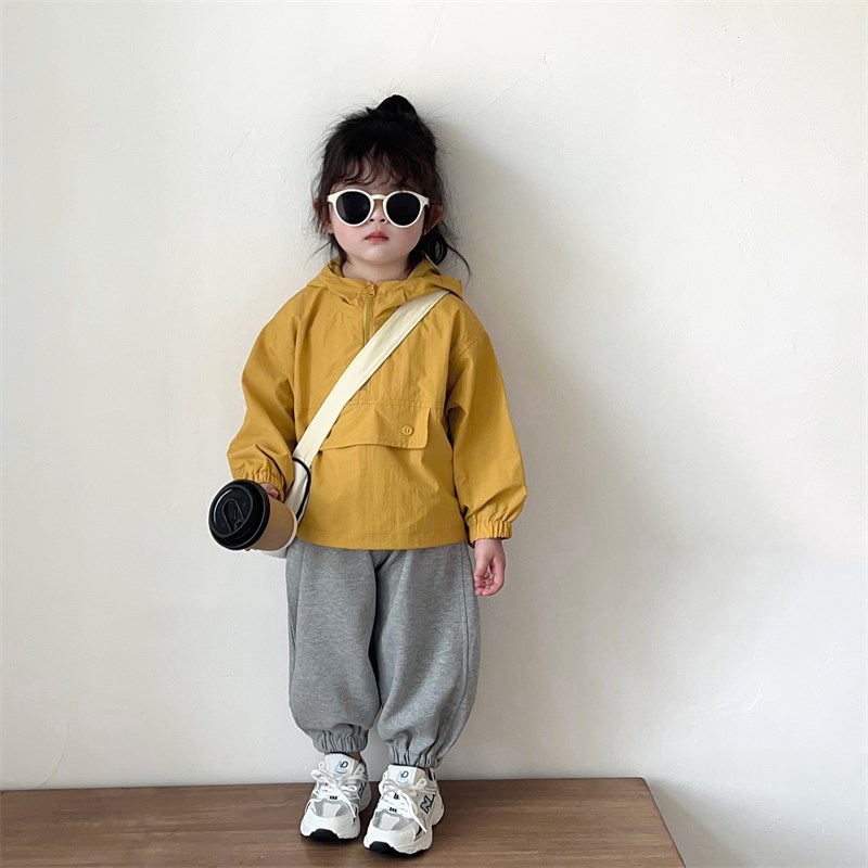 儿童洋气防风外套2024新款韩版男女童春季连帽套头时尚夹克风衣潮图片