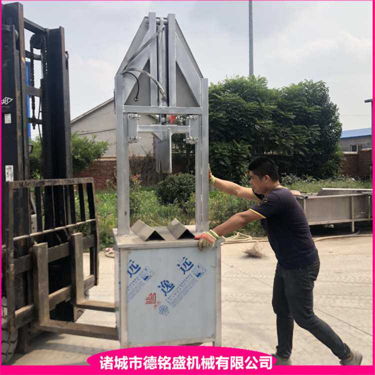 牛头蹄等副产品切半机 牛头劈半机 连骨的脚踏猪头劈半机