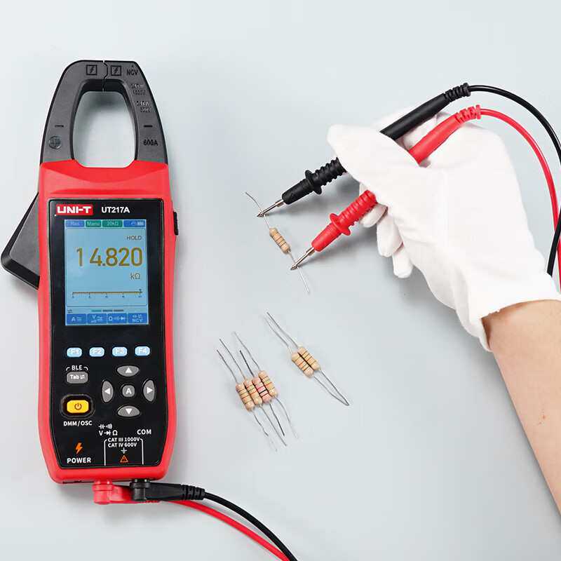 优利德UT217A UT217B示波型钳形表二合一真有效值数字钳型万用表 - 实物图