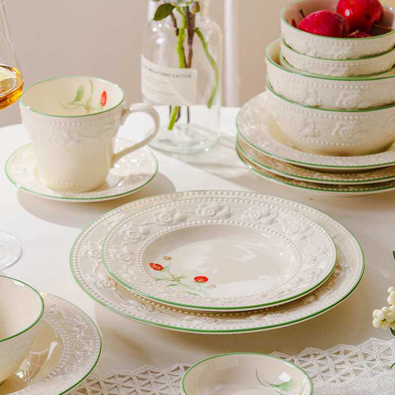 高颜值草莓碗盘家用浮雕碗碟餐具套装 陶瓷盘子餐盘釉下彩饭碗