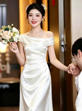 白色缎面订婚礼服洋装法